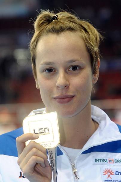 2009 a Istanbul in Turchia si svolgono i campionati europei in vasca corta. Federica  oro nei 200 mt sl ritoccando ulteriormente il suo record del mondo 1’51”17